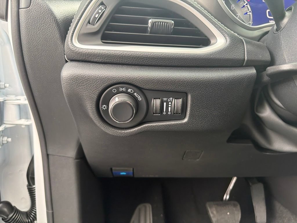 New 2027 Chrysler Pacifica Select AWD/4WD image 16