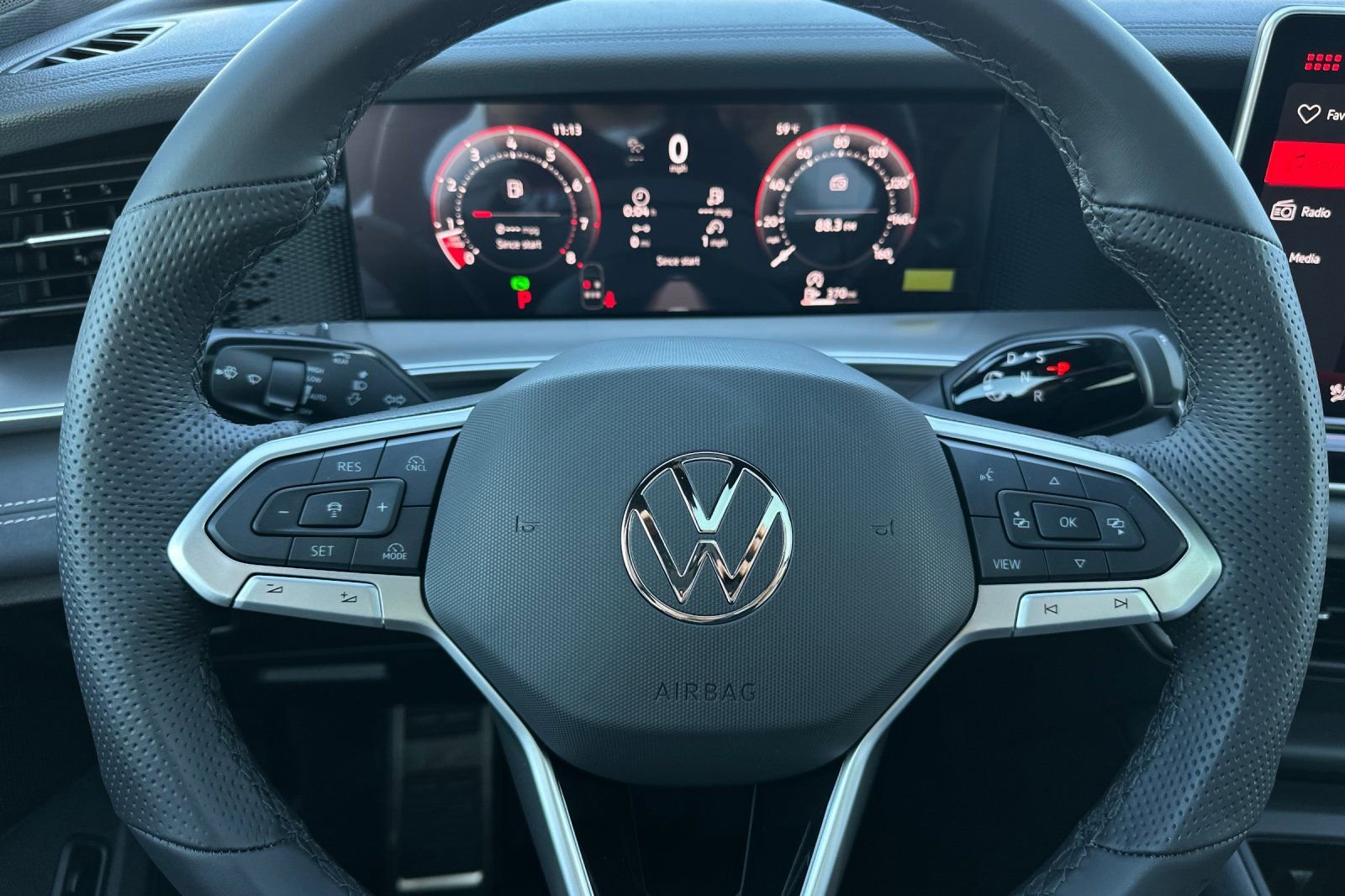 New 2026 Volkswagen Tiguan SE R-Line FWD image 21