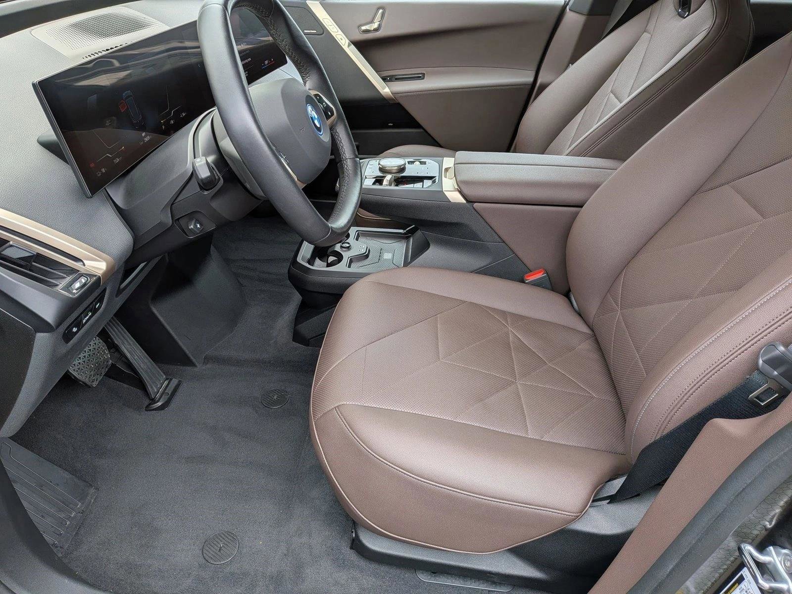 Certified 2022 BMW iX xDrive50 w/ Sport Package AWD/4WD image 16