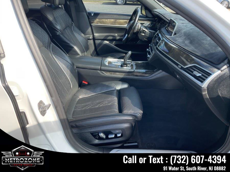 Used 2019 BMW 750i RWD image 24