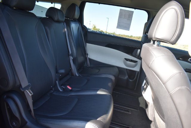 Used 2024 Kia Carnival EX FWD image 14