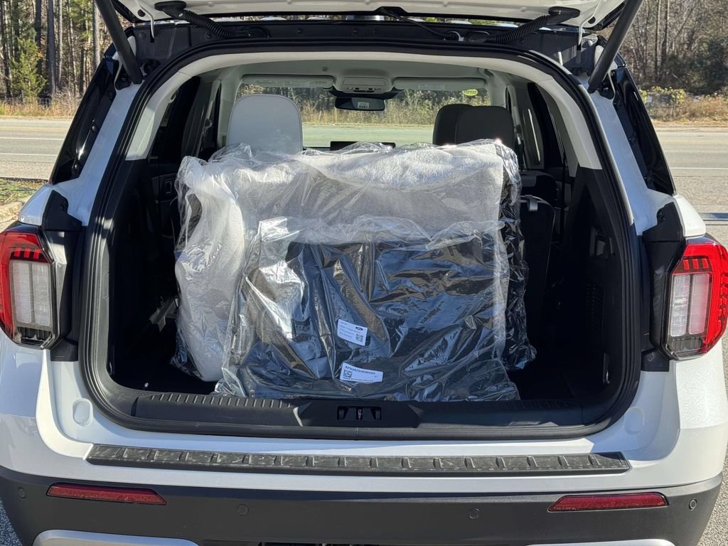New 2026 Ford Explorer Platinum w/ LUX Leather Package AWD/4WD image 15