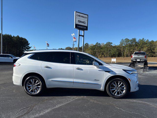 Used 2023 Buick Enclave Avenir image 2