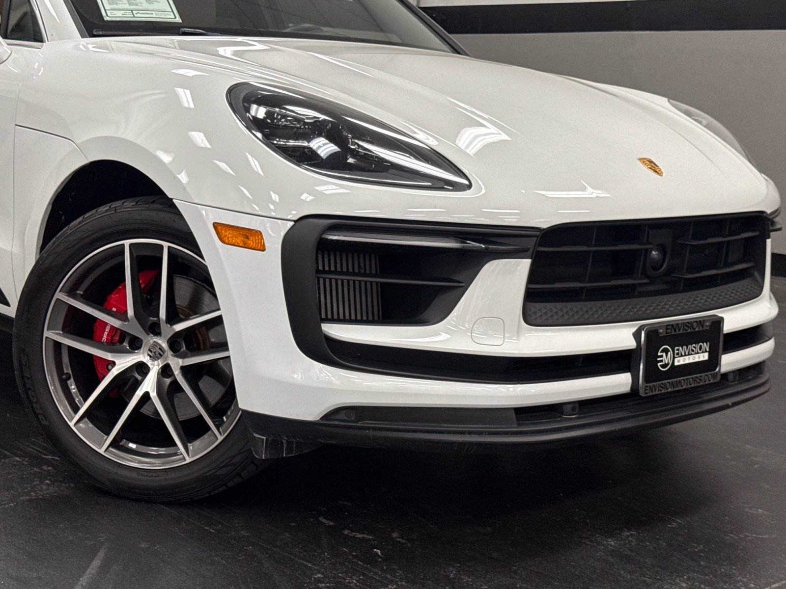 Used 2023 Porsche Macan S AWD/4WD image 3