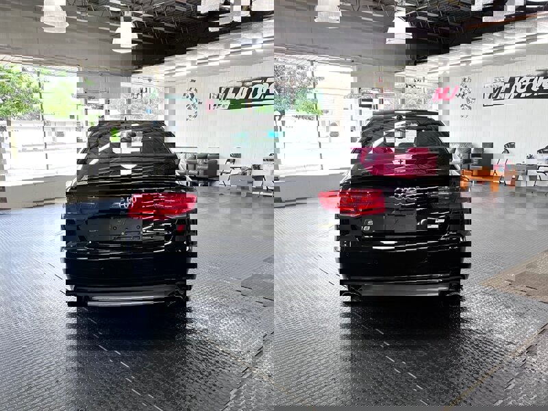 Used 2014 Audi S8 image 7
