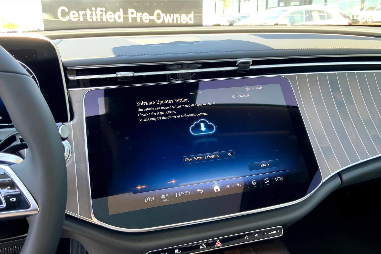 New 2025 Mercedes-Benz E 350 4MATIC Sedan image 13