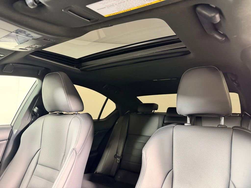 Used 2024 Lexus IS 500 image 25