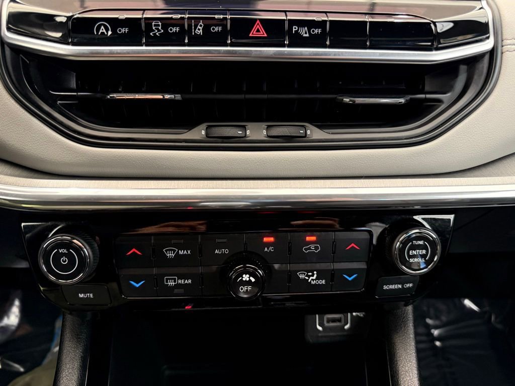 Used 2023 Jeep Compass Limited image 34