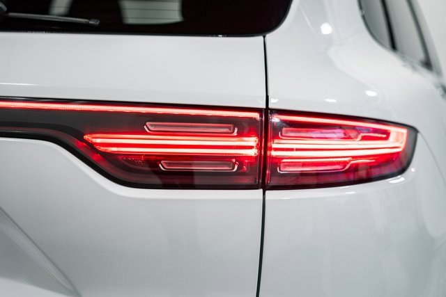 Used 2021 Porsche Cayenne Turbo image 7