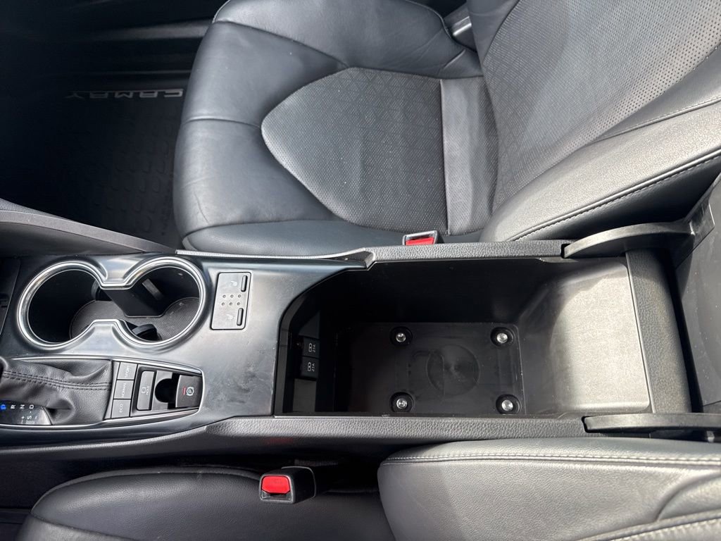Used 2020 Toyota Camry XSE w/ Navigation Package image 21
