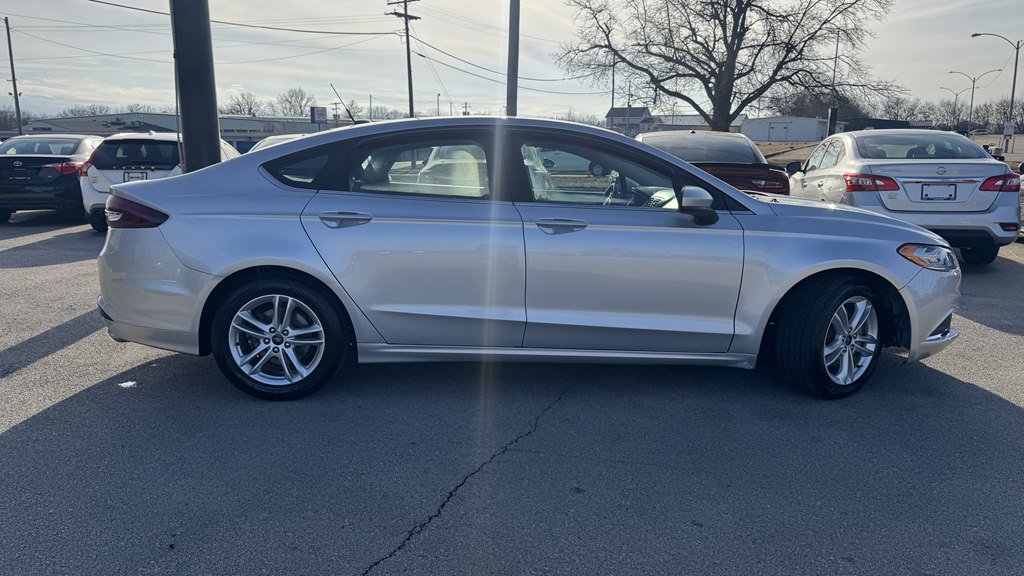 Used 2018 Ford Fusion SE w/ Fusion SE Technology Package image 9
