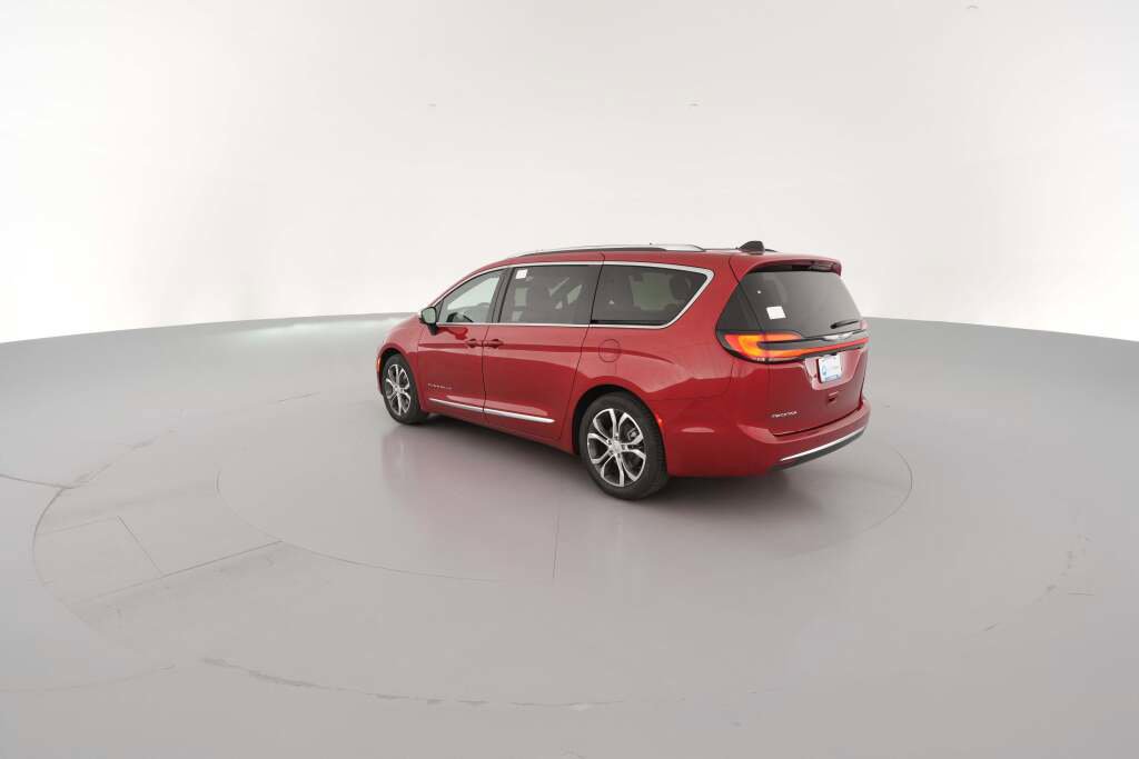 New 2026 Chrysler Pacifica Pinnacle image 8