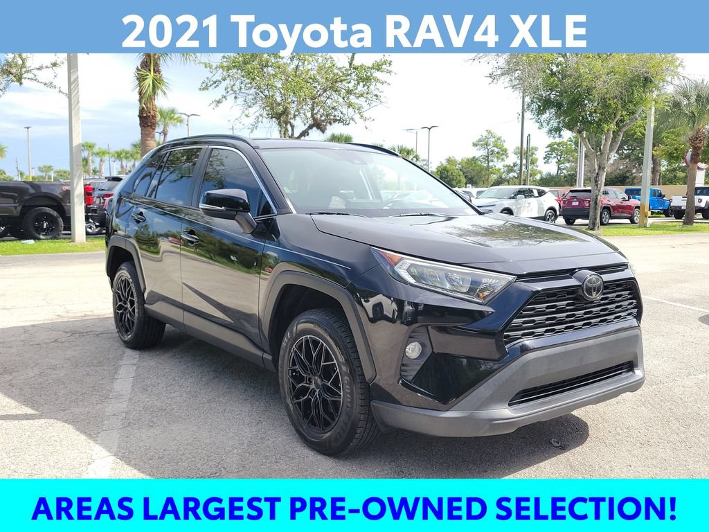 Used 2021 Toyota RAV4 XLE FWD image 3