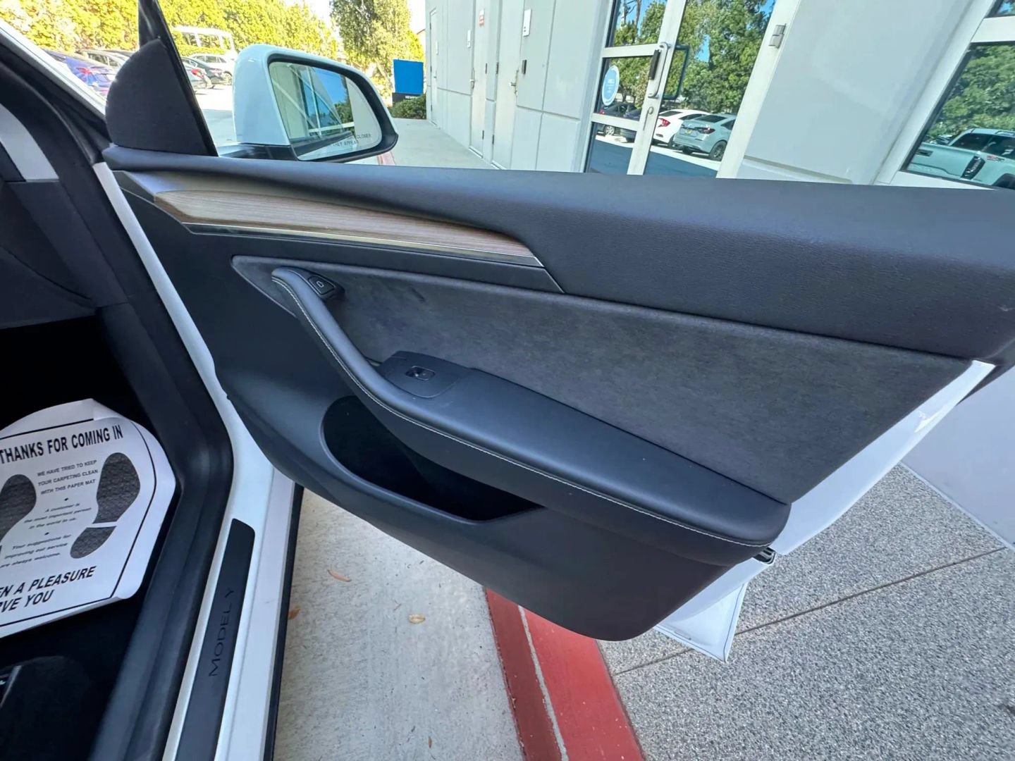 Used 2022 Tesla Model Y Long Range AWD/4WD image 30