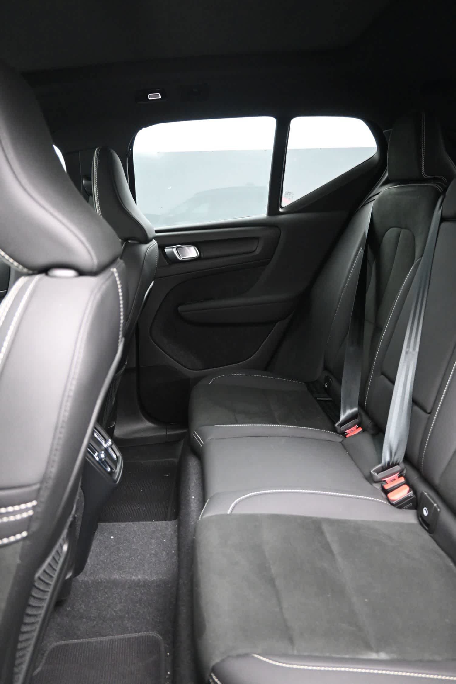 Used 2023 Volvo XC40 B5 Plus w/ Driver Assist Package AWD/4WD image 20