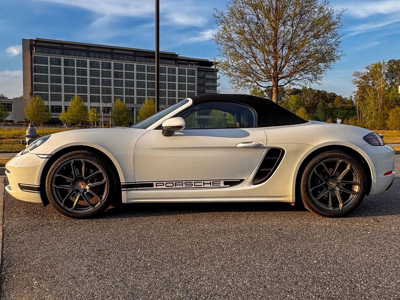Used 2019 Porsche 718 Boxster image 3