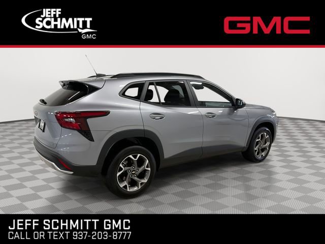 Certified 2025 Chevrolet Trax LT w/ LT Convenience Package FWD image 9