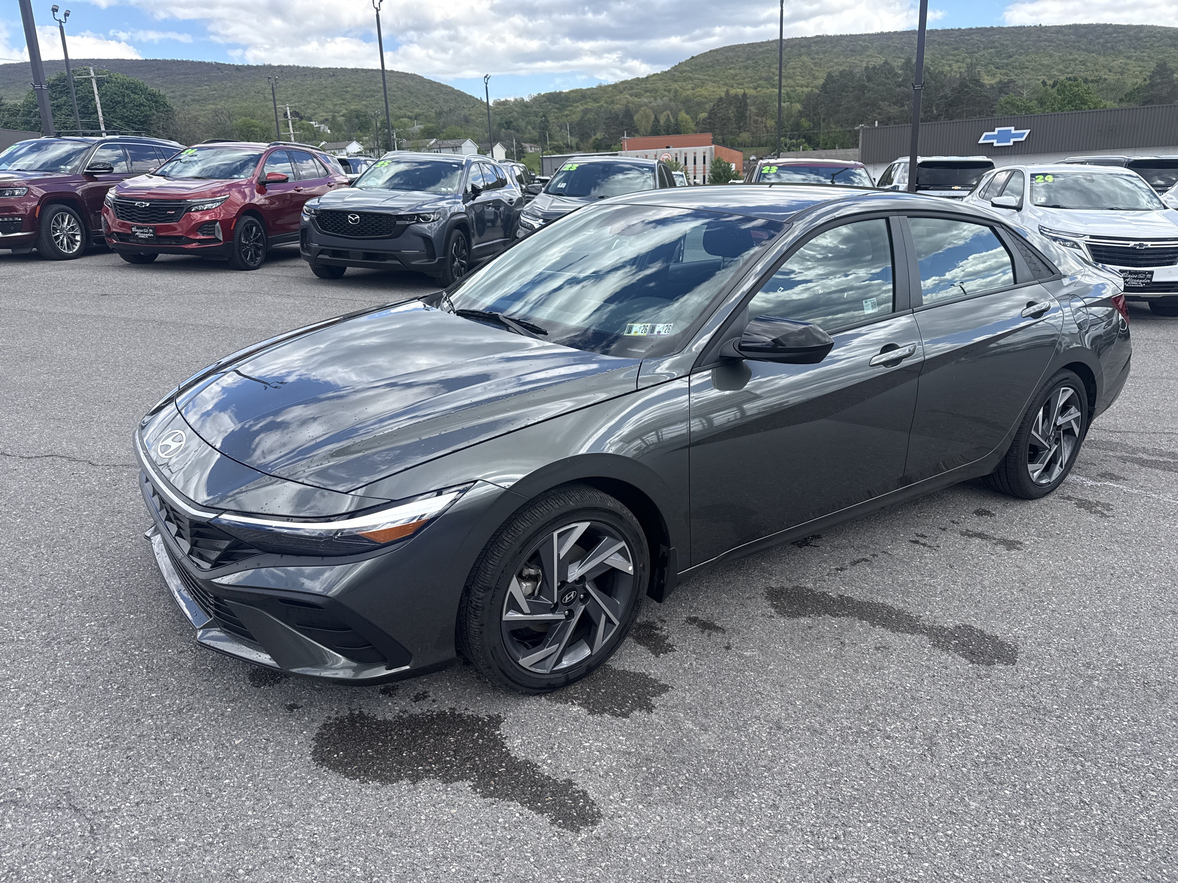 Used 2025 Hyundai Elantra SEL FWD image 8