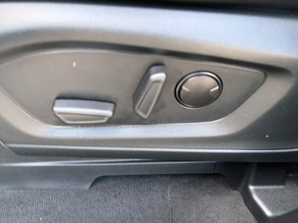 Used 2023 Ford Explorer XLT w/ Equipment Group 202A image 18