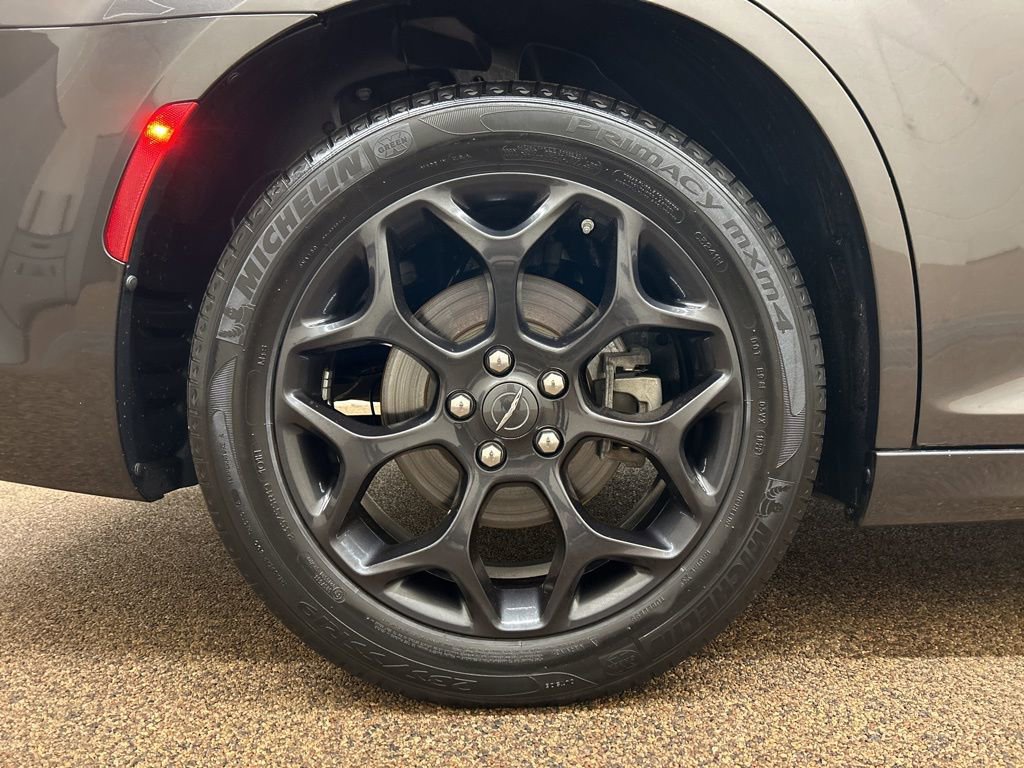 Used 2022 Chrysler 300 S w/ Comfort Group image 28