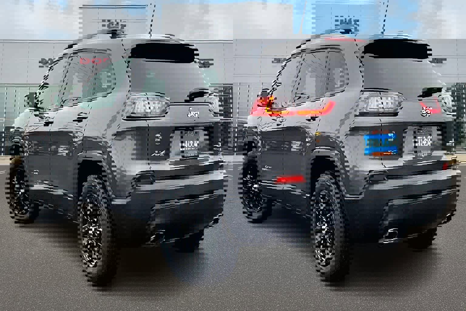 Used 2022 Jeep Cherokee Latitude Lux w/ Sun & Sound Group image 4