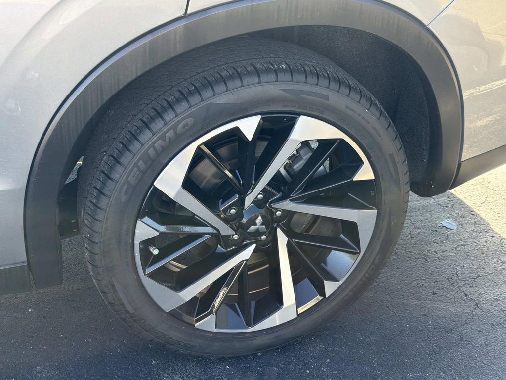 Used 2024 Mitsubishi Outlander SE image 11