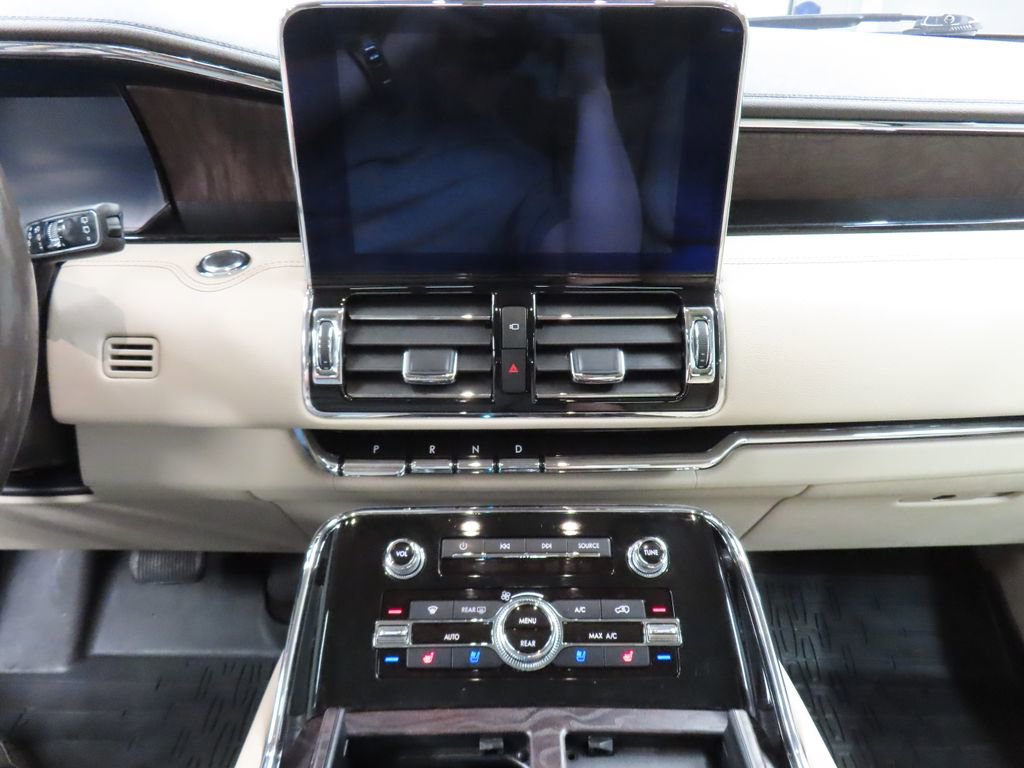 Used 2020 Lincoln Navigator Reserve w/ Luxury Package AWD/4WD image 17