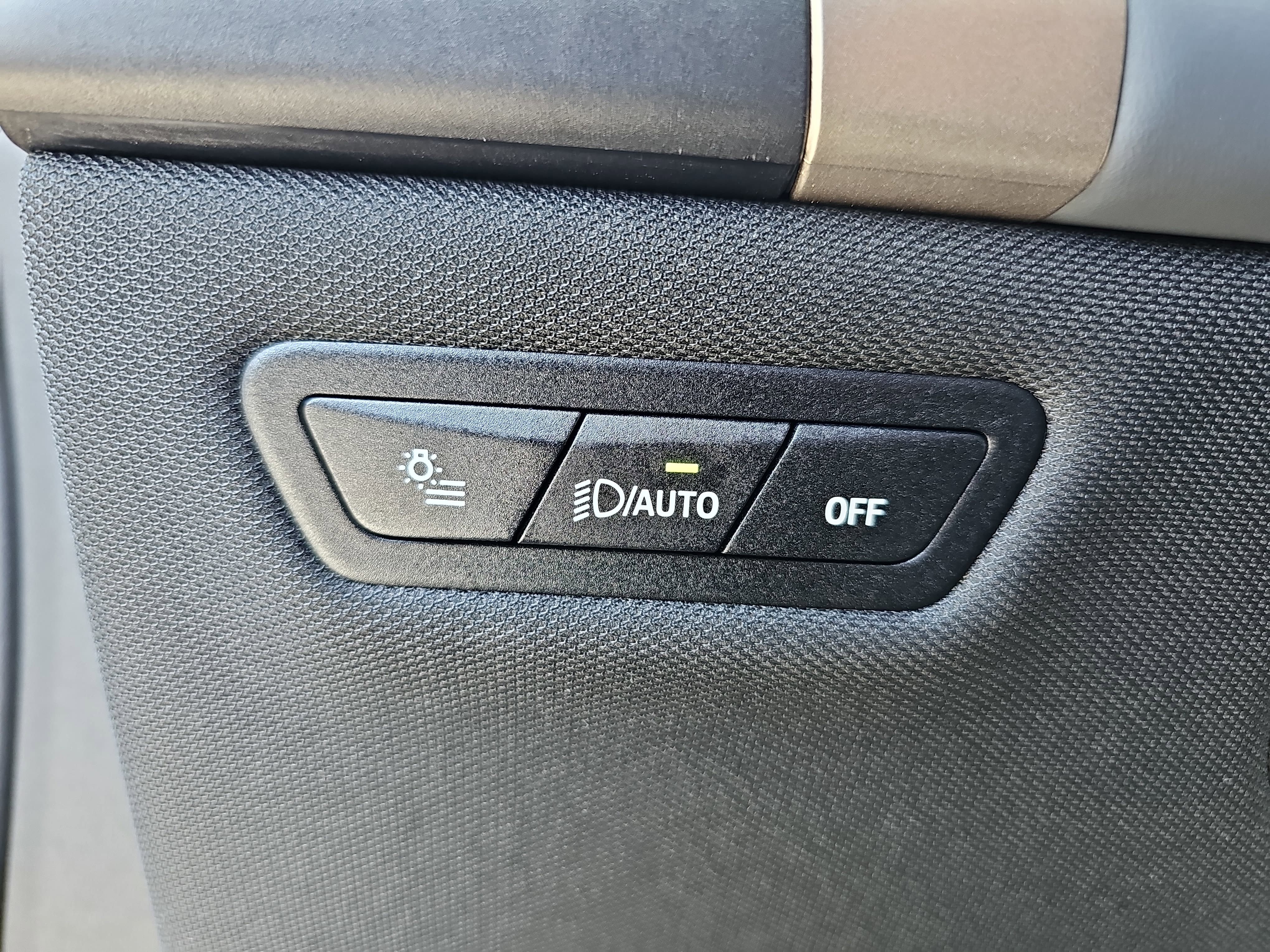Certified 2023 BMW iX xDrive50 w/ Premium Package image 27