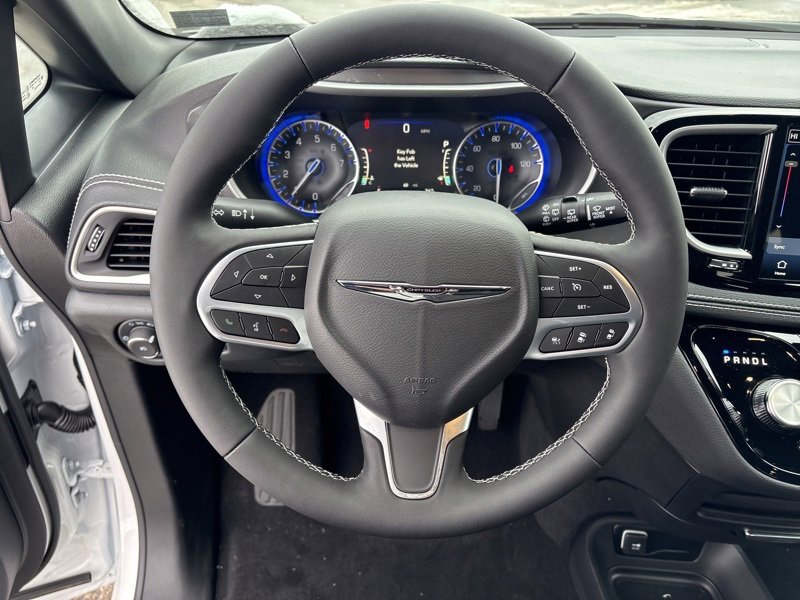 New 2026 Chrysler Pacifica Select image 24