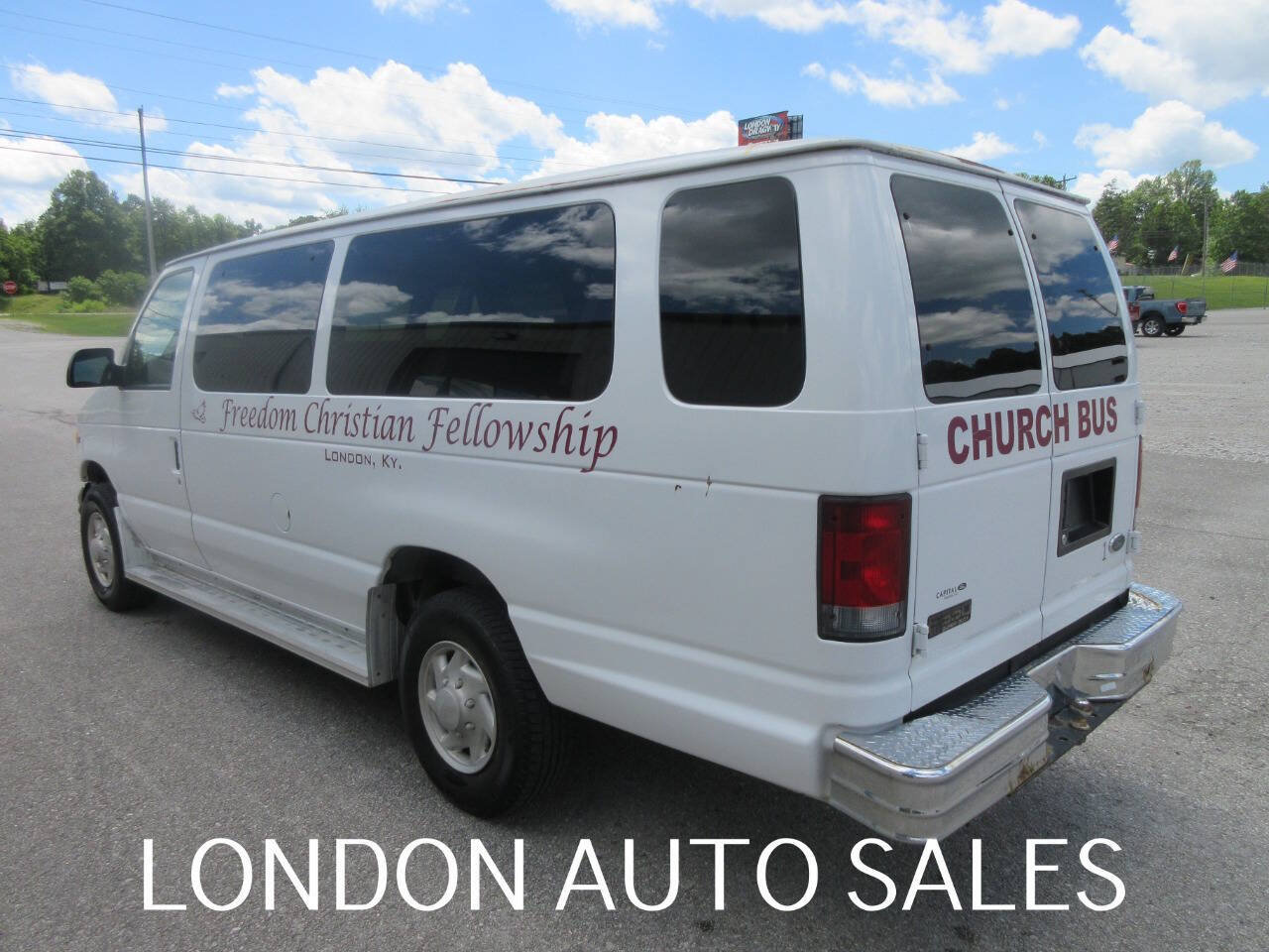 Used 2001 Ford E-350 and Econoline 350 XLT RWD image 4