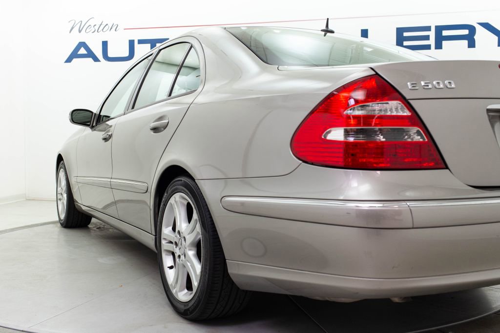Used 2005 Mercedes-Benz E 500 Sedan w/ Lighting Pkg image 10