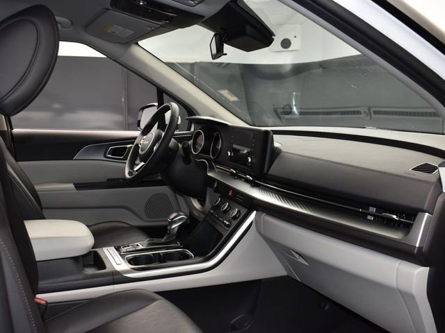 Certified 2024 Kia Carnival LX image 13