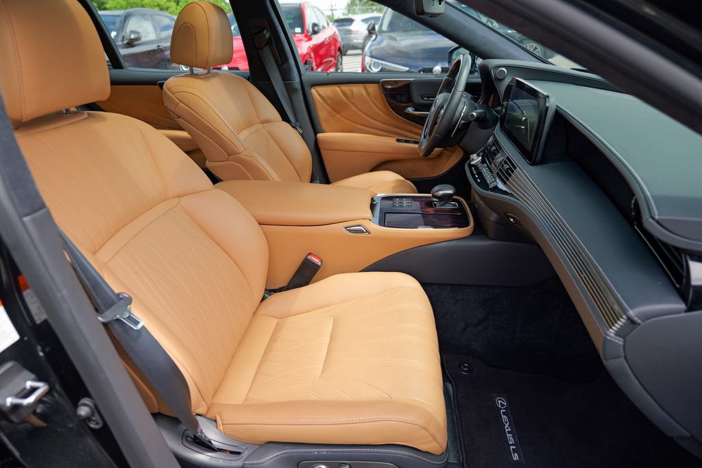 Used 2024 Lexus LS 500 AWD w/ Interior Upgrade Package image 36