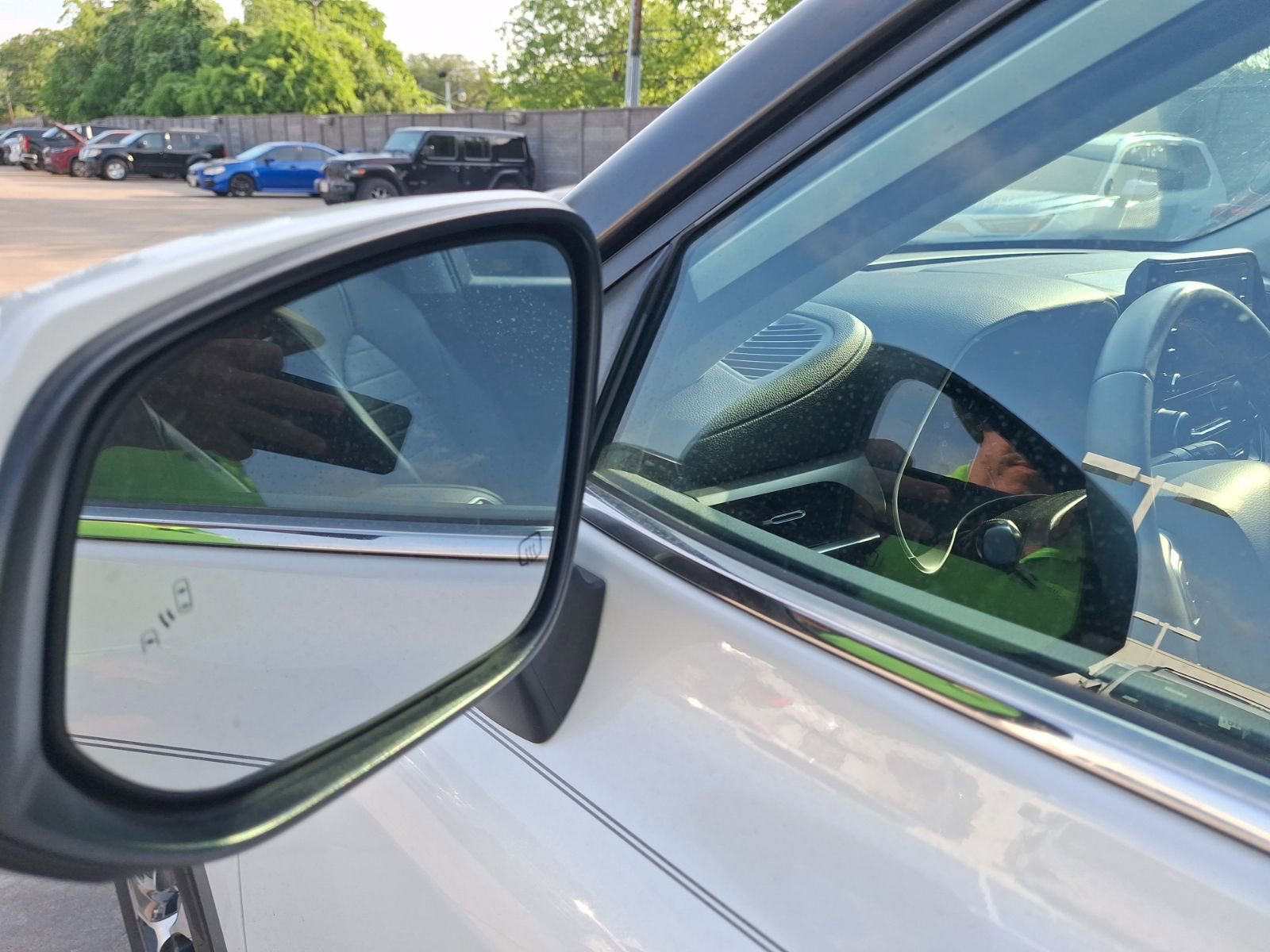 Used 2020 Toyota Highlander XLE FWD image 14