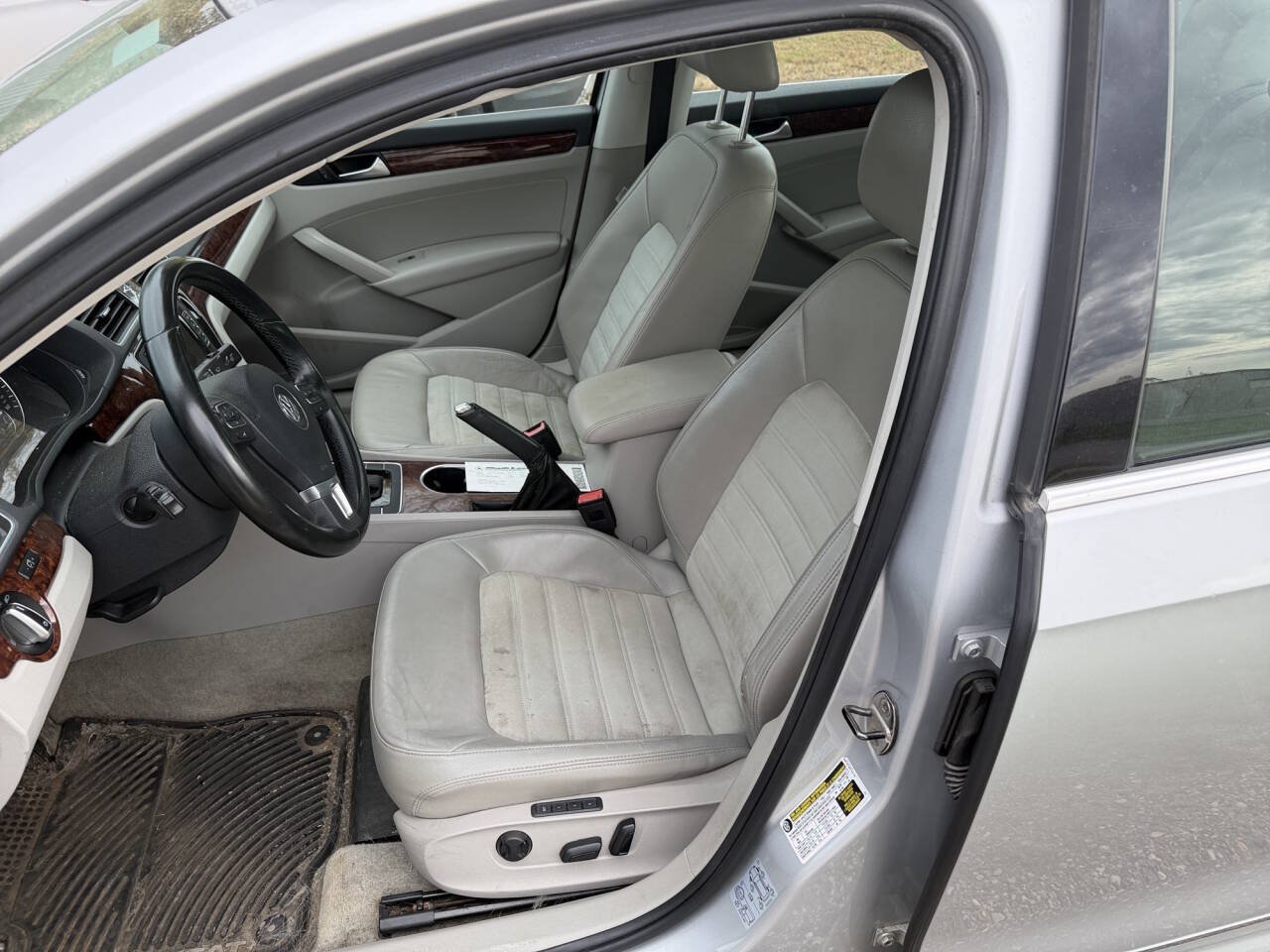 Used 2013 Volkswagen Passat 2.5 SEL Premium FWD image 19