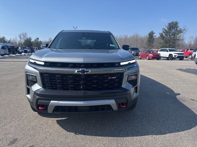 Used 2024 Chevrolet Traverse Z71 image 3