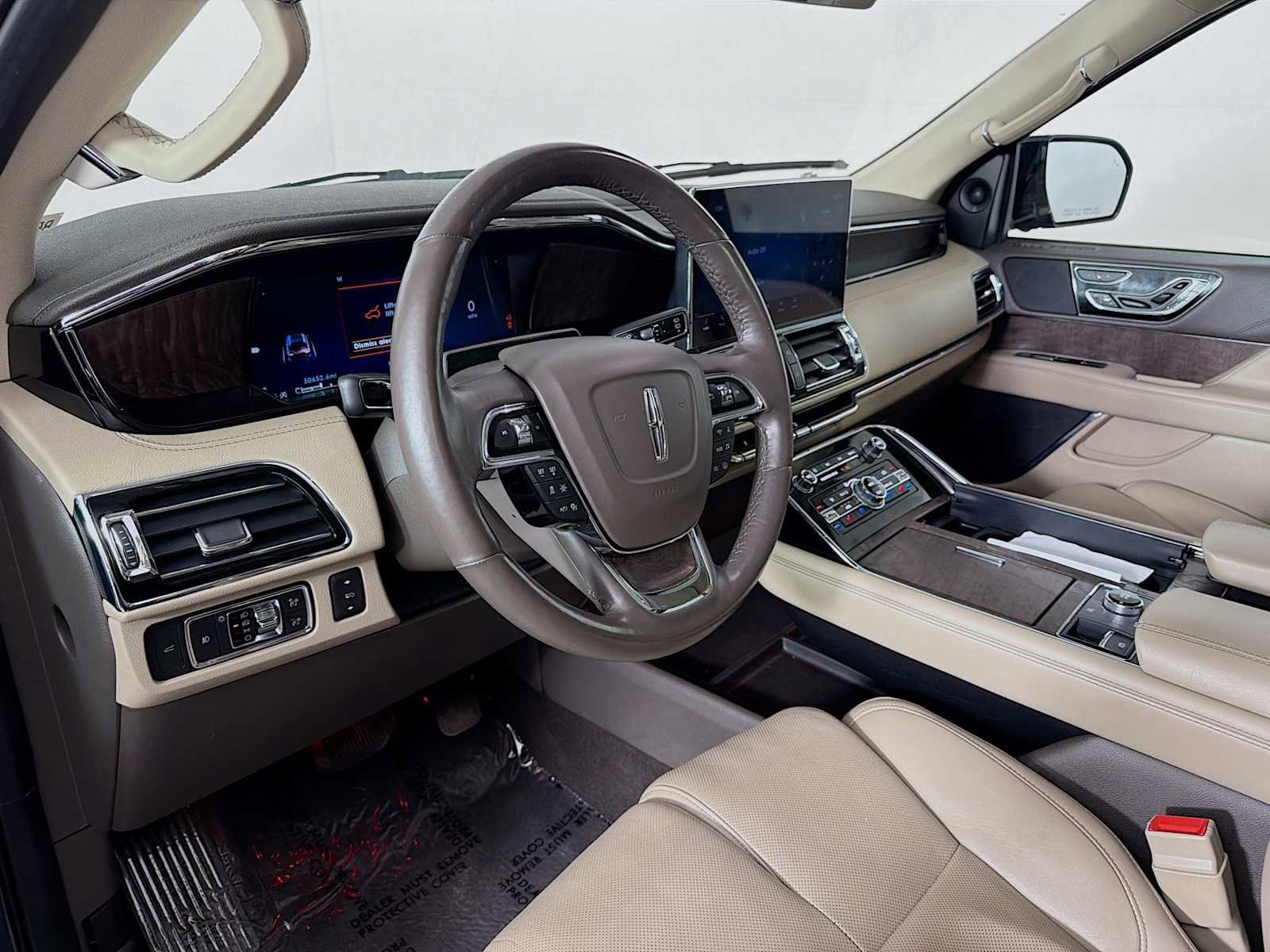 Used 2022 Lincoln Navigator Reserve AWD/4WD image 9