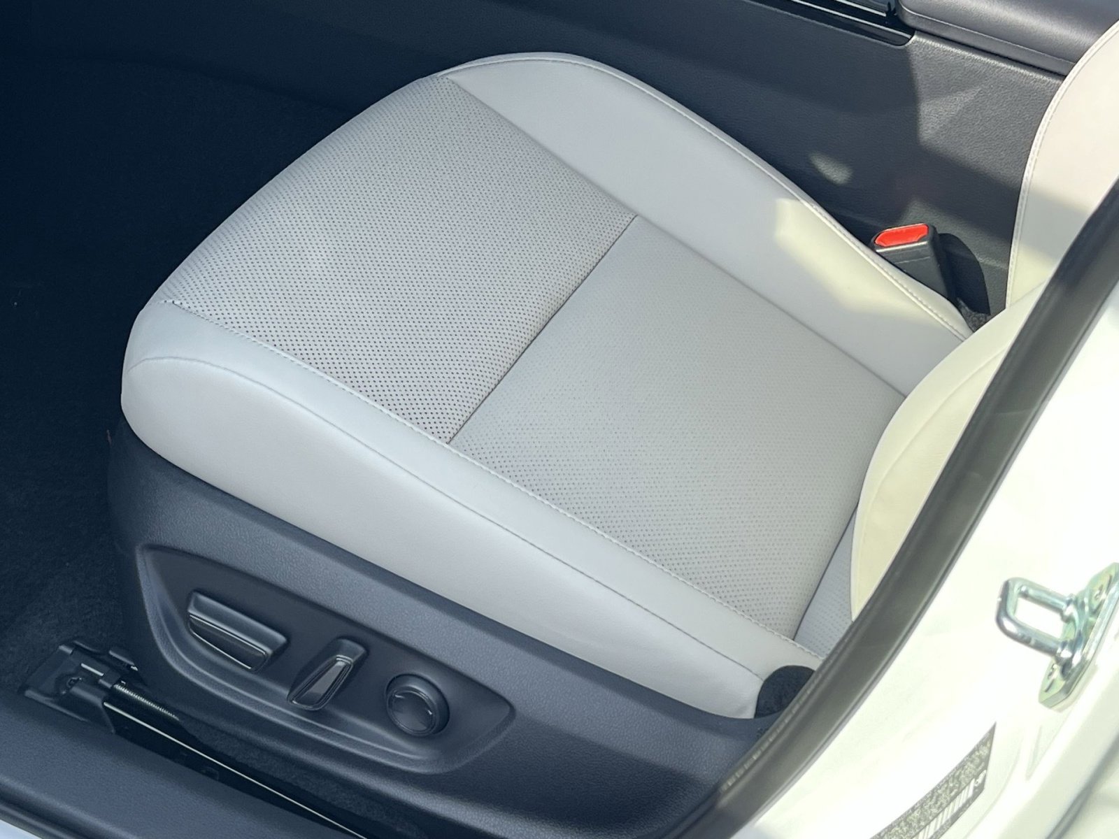 New 2026 Toyota Prius XLE image 8