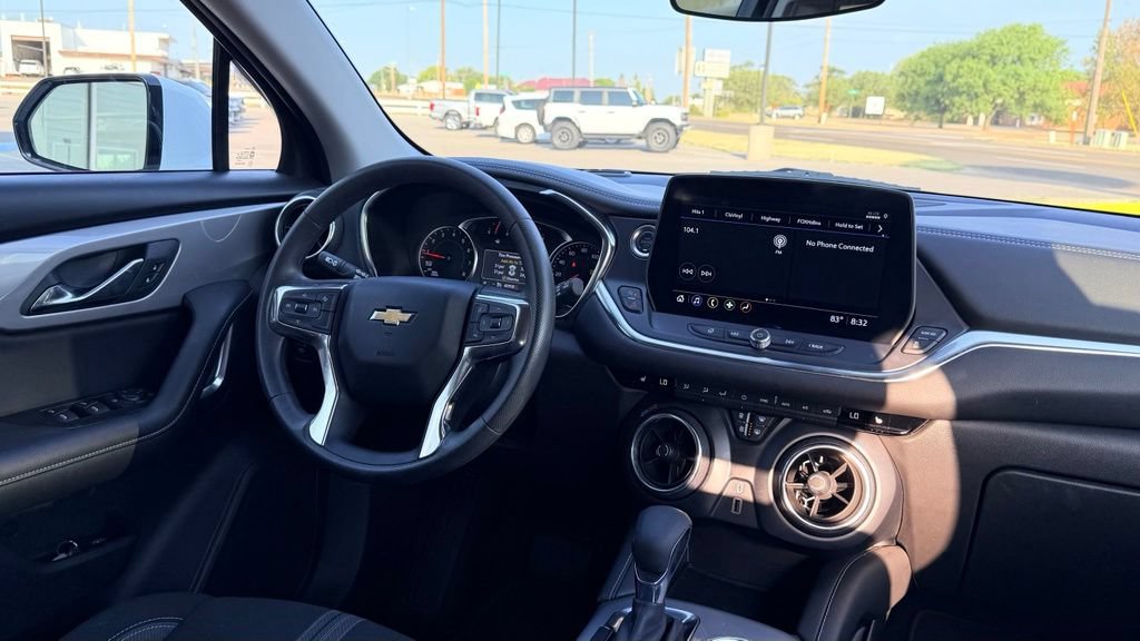 Used 2025 Chevrolet Blazer LT AWD/4WD image 18