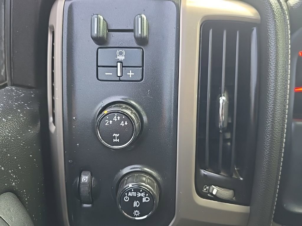 Used 2016 GMC Sierra 2500 Denali w/ Driver Alert Package image 11