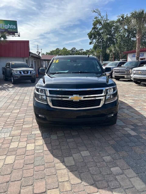 Used 2016 Chevrolet Suburban LT w/ Luxury Package RWD image 1