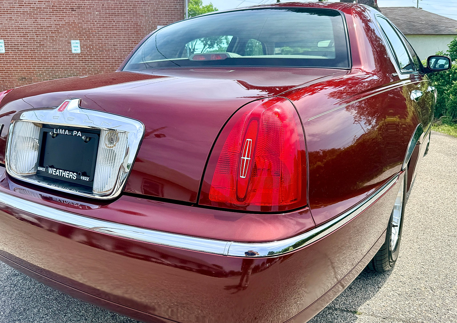 Used 2002 Lincoln Town Car Executive RWD image 13