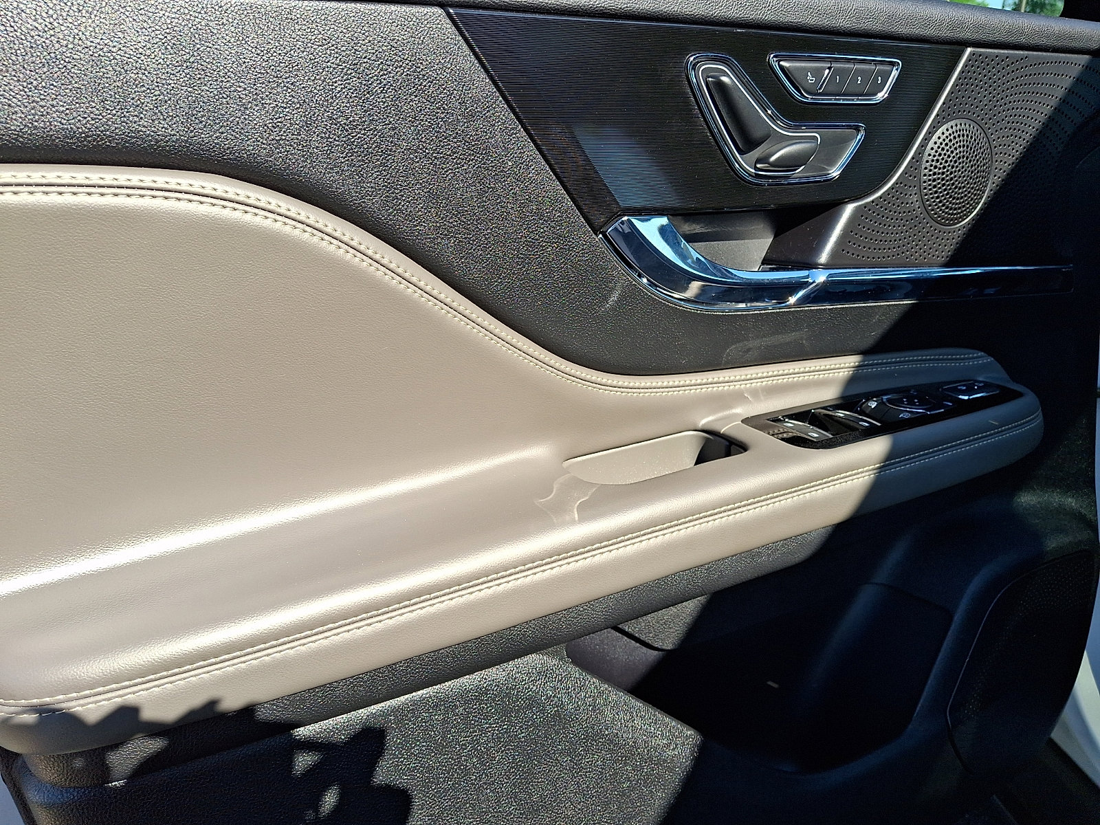 Certified 2023 Lincoln Corsair AWD w/ Equipment Group 101A image 13