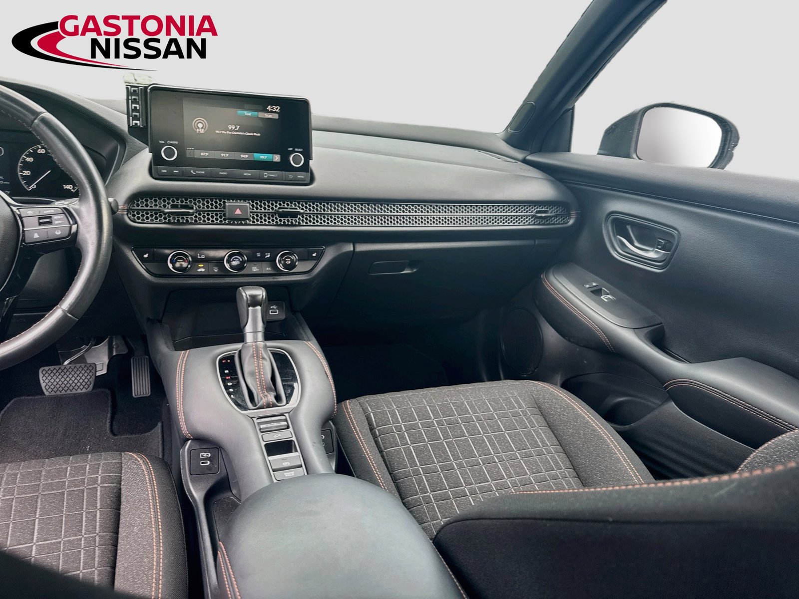 Used 2025 Honda HR-V Sport image 29
