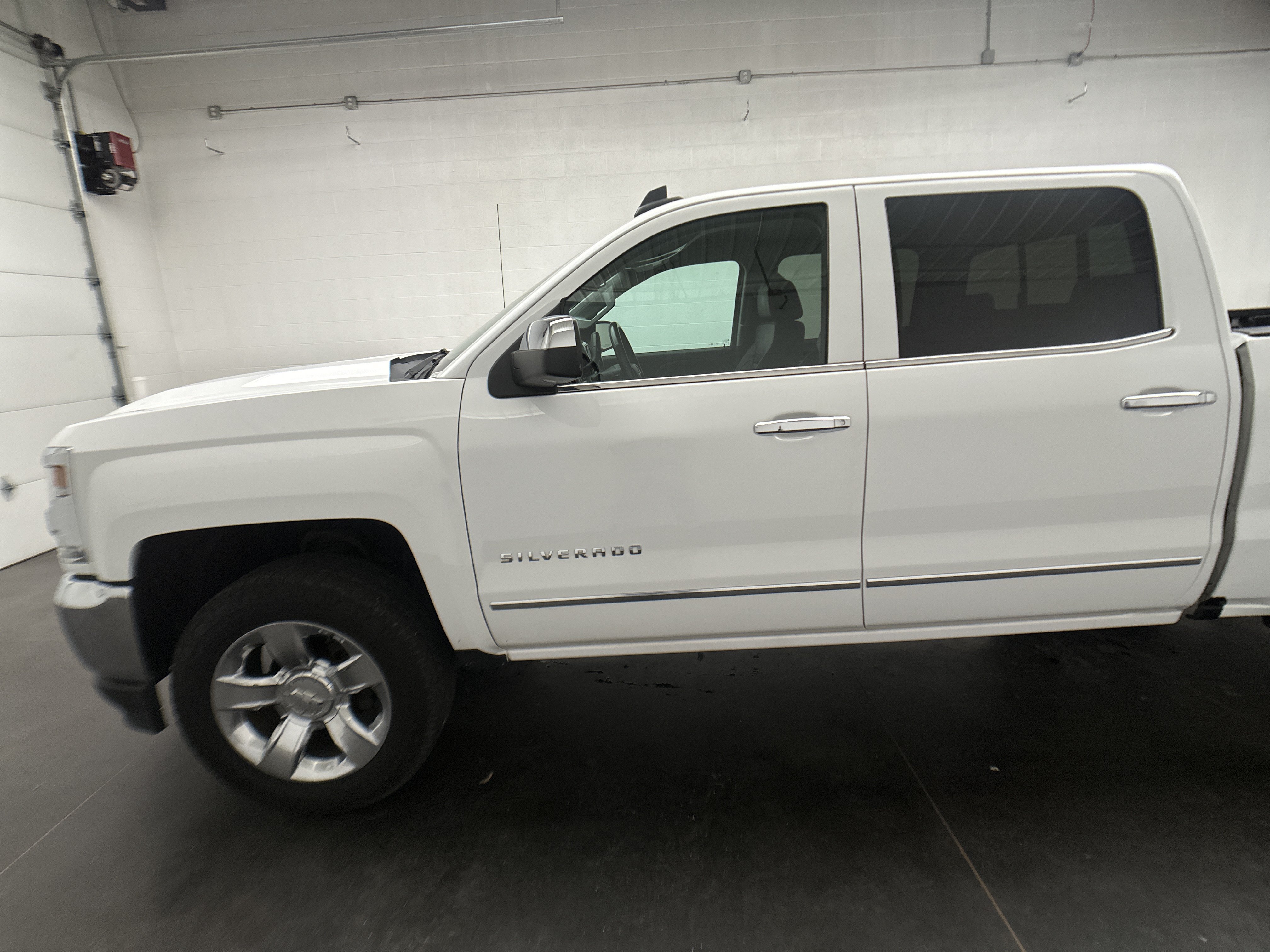 Used 2016 Chevrolet Silverado 1500 LTZ w/ Sport Package AWD/4WD image 6