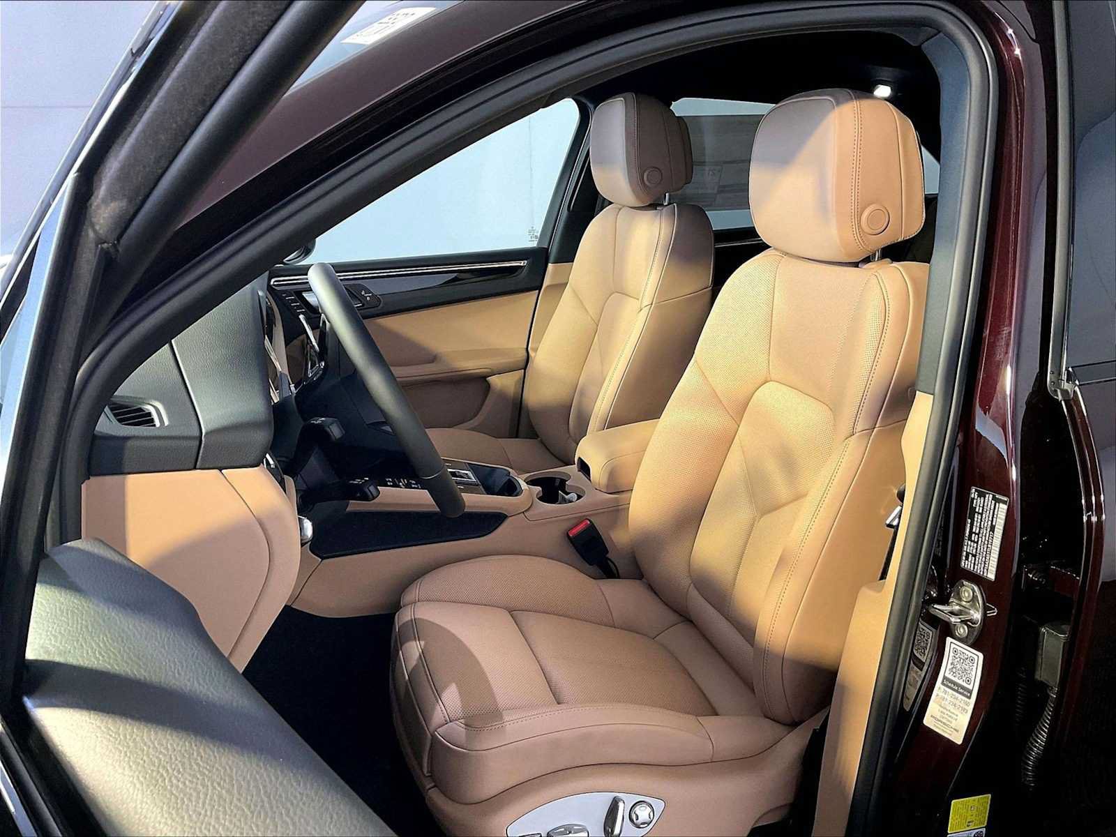 New 2026 Porsche Macan AWD/4WD image 5