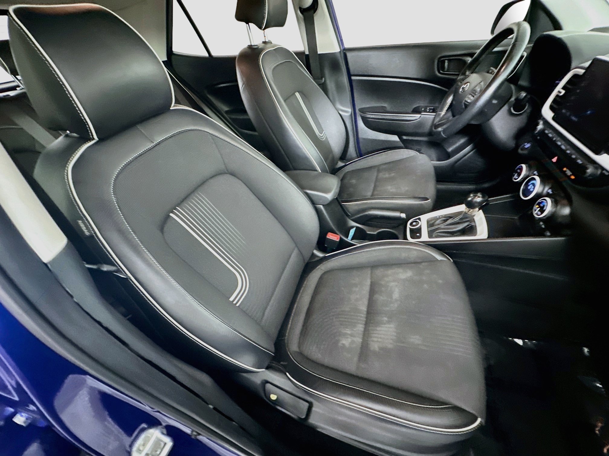 Used 2022 Hyundai Venue Limited FWD image 28