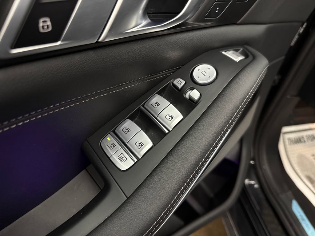 Certified 2025 BMW X7 xDrive40i w/ M Sport Package image 38