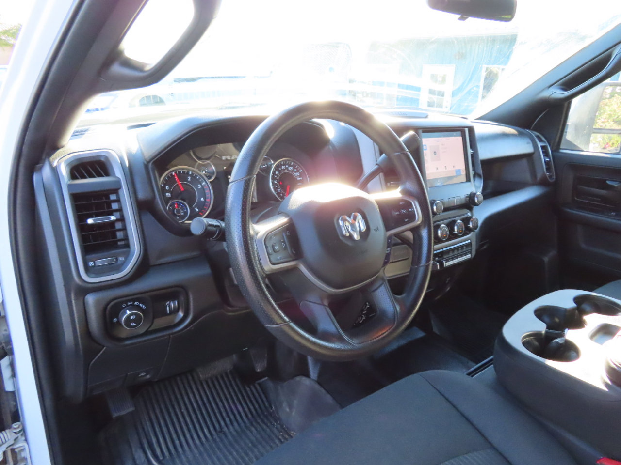Used 2024 RAM 2500 Tradesman w/ Chrome Appearance Group image 21