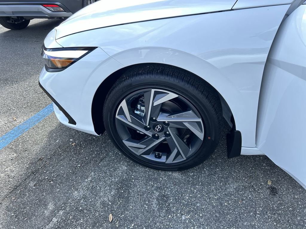 New 2026 Hyundai Elantra Limited image 33